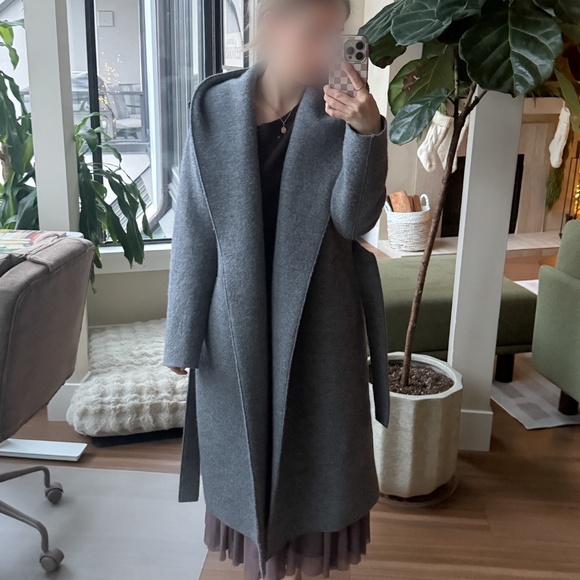 Wool hooded jacket with tie - Picture 2 of 8